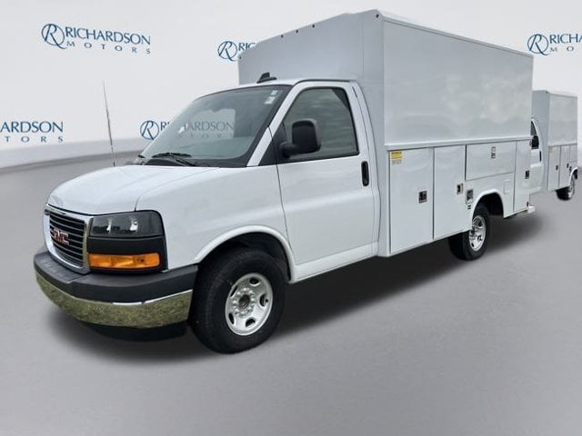2025 GMC Savana Cutaway