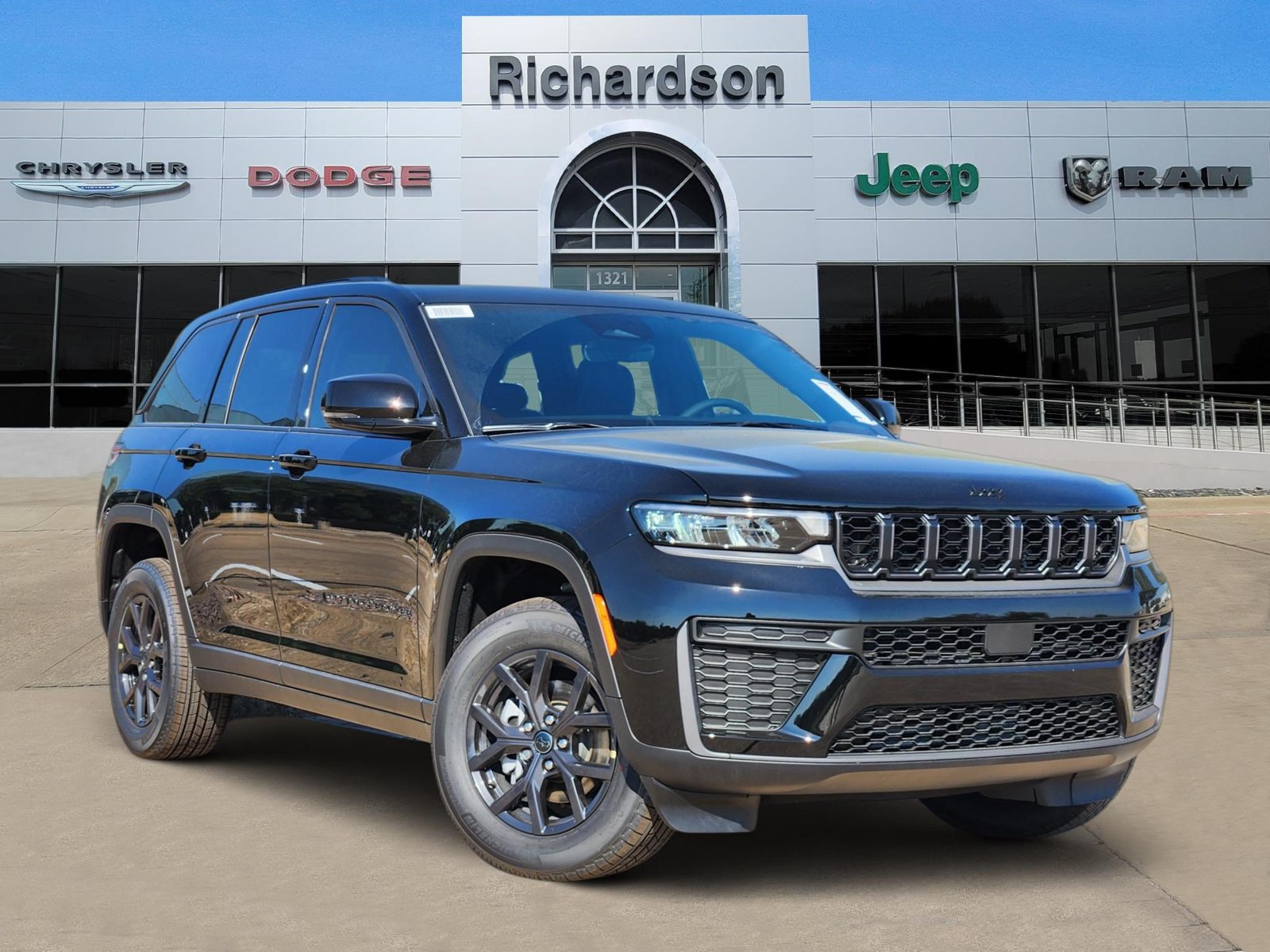 2027 Jeep Grand Cherokee LAREDO ALTITUDE 4X2 Sport Utility