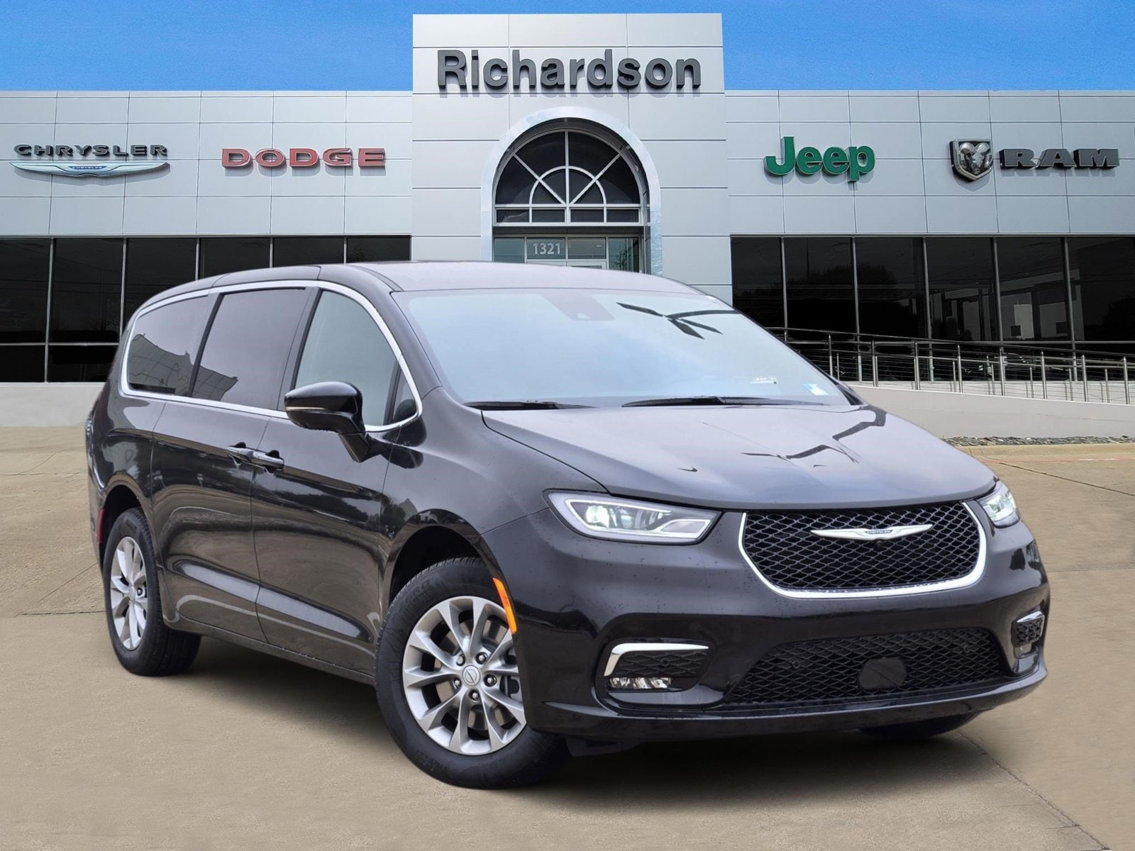 2026 Chrysler Pacifica Select