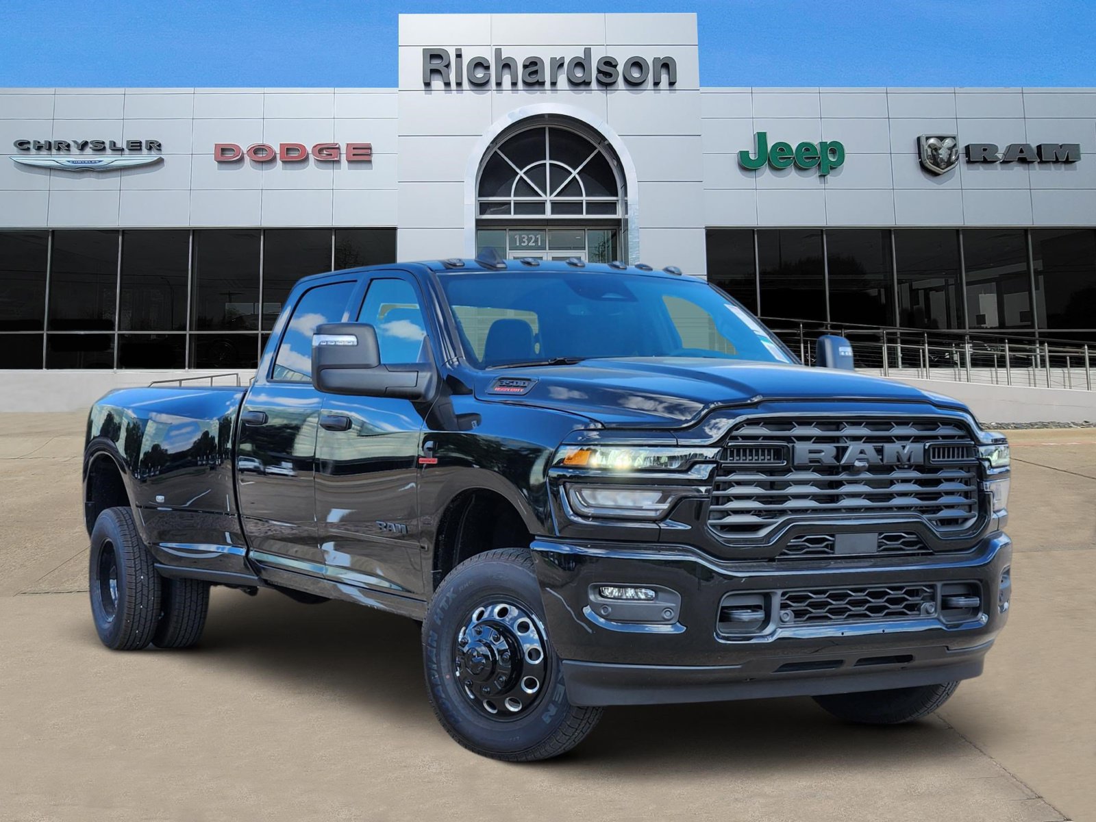 2026 Ram 3500 LONE STAR CREW CAB 4X4 8' BOX Pickup