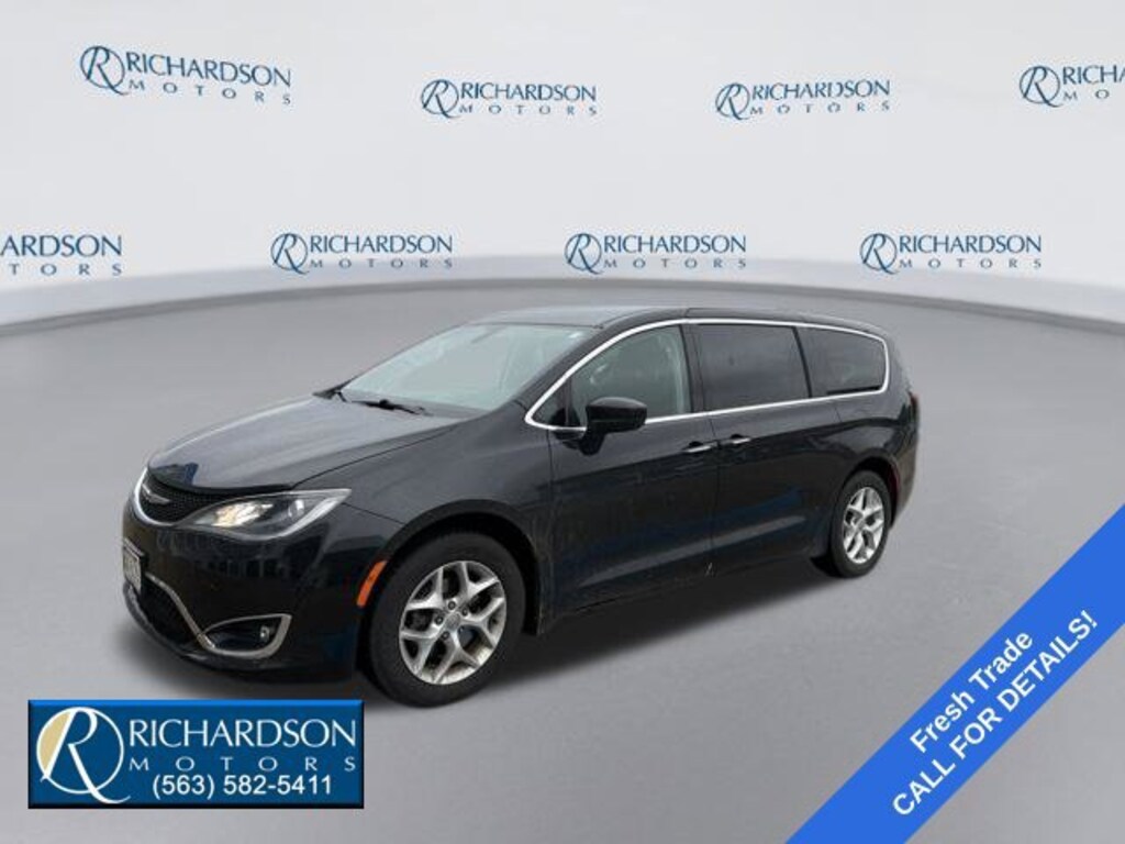 Used 2017 Chrysler Pacifica Touring-L Van