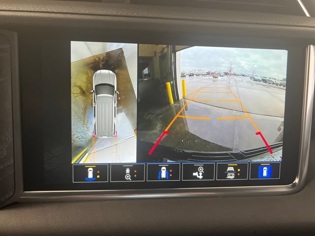 2024 GMC Yukon Denali - Photo 16