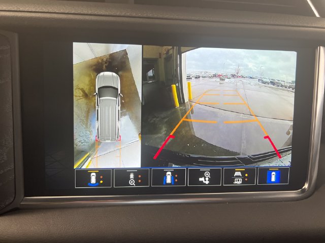 2024 GMC Yukon Denali - Photo 16