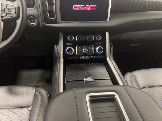 2024 GMC Yukon Denali - Photo 12