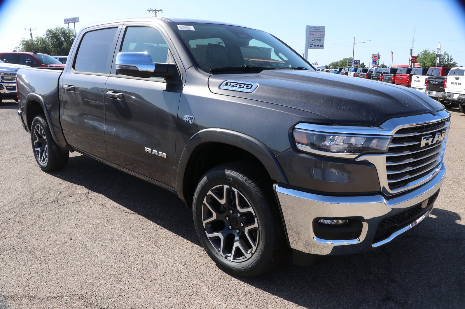 2026 Ram 1500 LARAMIE CREW CAB 4X4 5'7 BOX Pickup