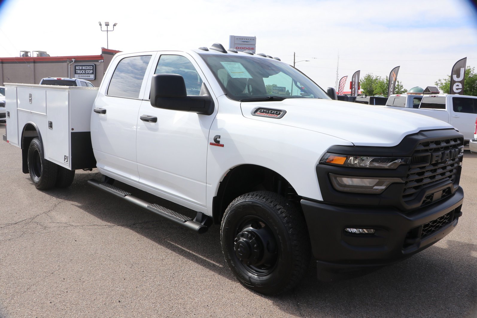 2026 Ram 3500 Chassis Cab TRADESMAN CREW   4X4 60' CA Pickup