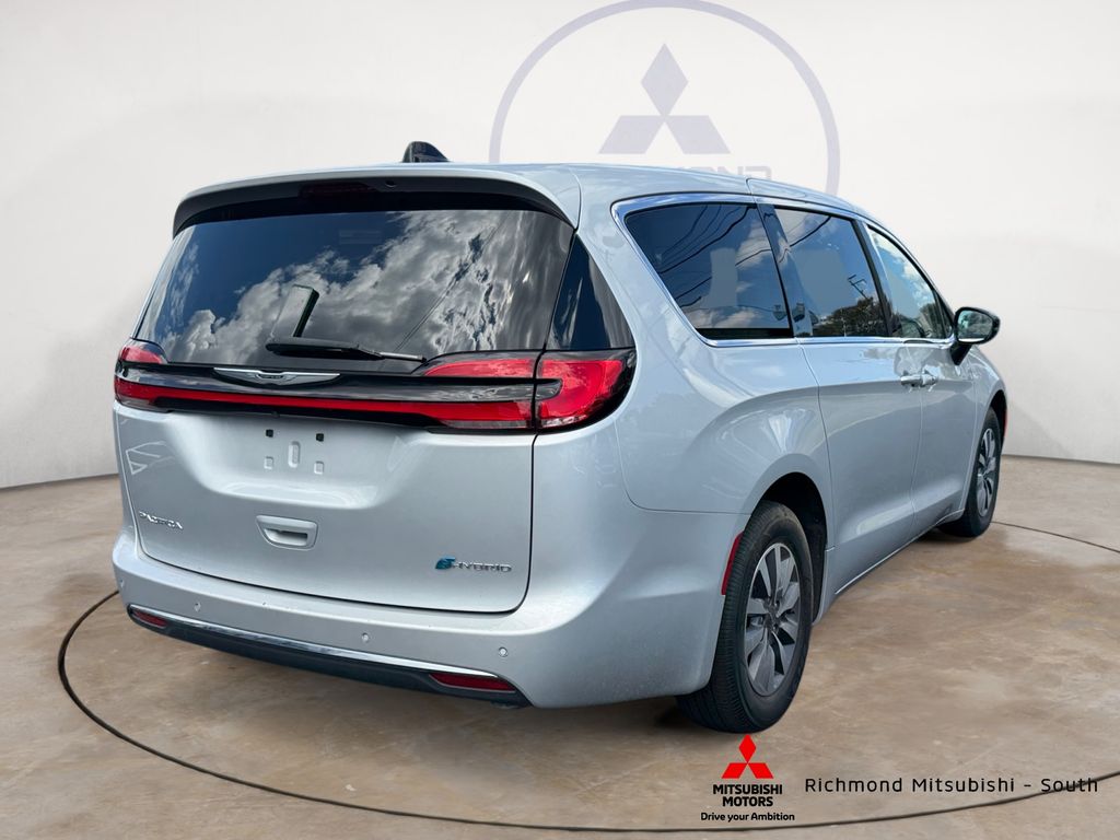 Used 2024 Chrysler Pacifica Hybrid Select Minivan/Van