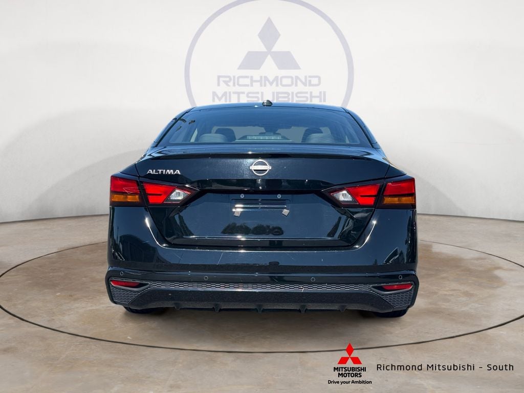 Used 2025 Nissan Altima SV Sedan