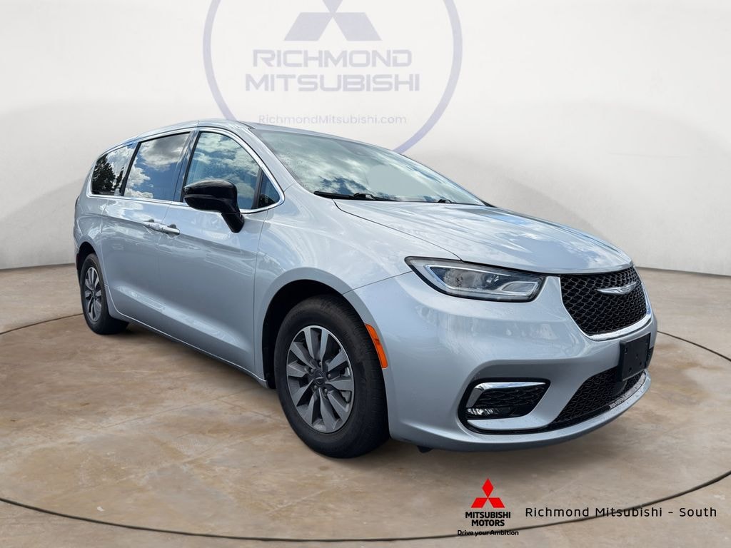 Used 2024 Chrysler Pacifica Hybrid Select Minivan/Van