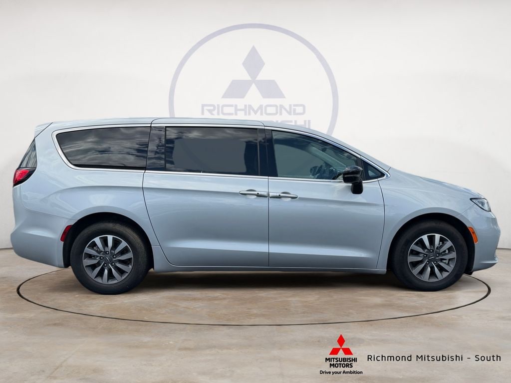 Used 2024 Chrysler Pacifica Hybrid Select Minivan/Van