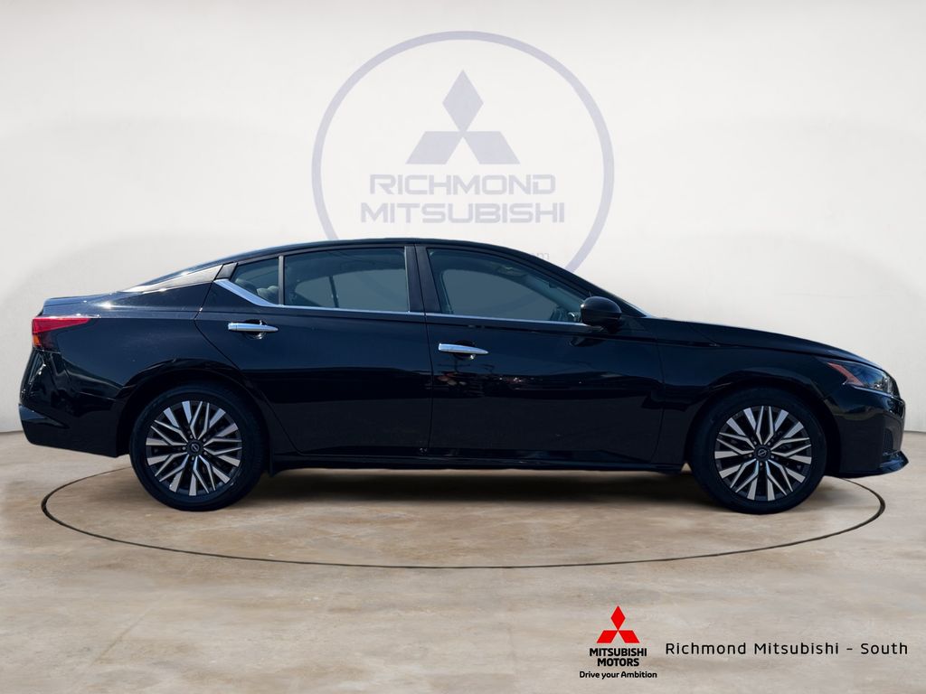 Used 2025 Nissan Altima SV Sedan