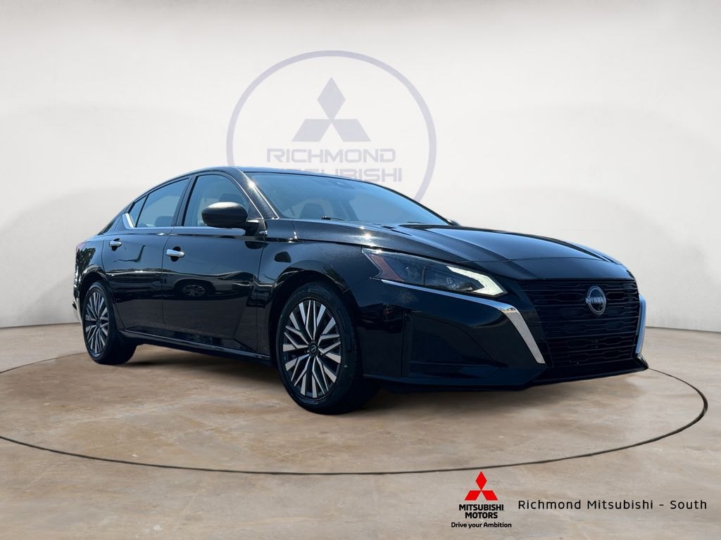 Used 2025 Nissan Altima SV Sedan