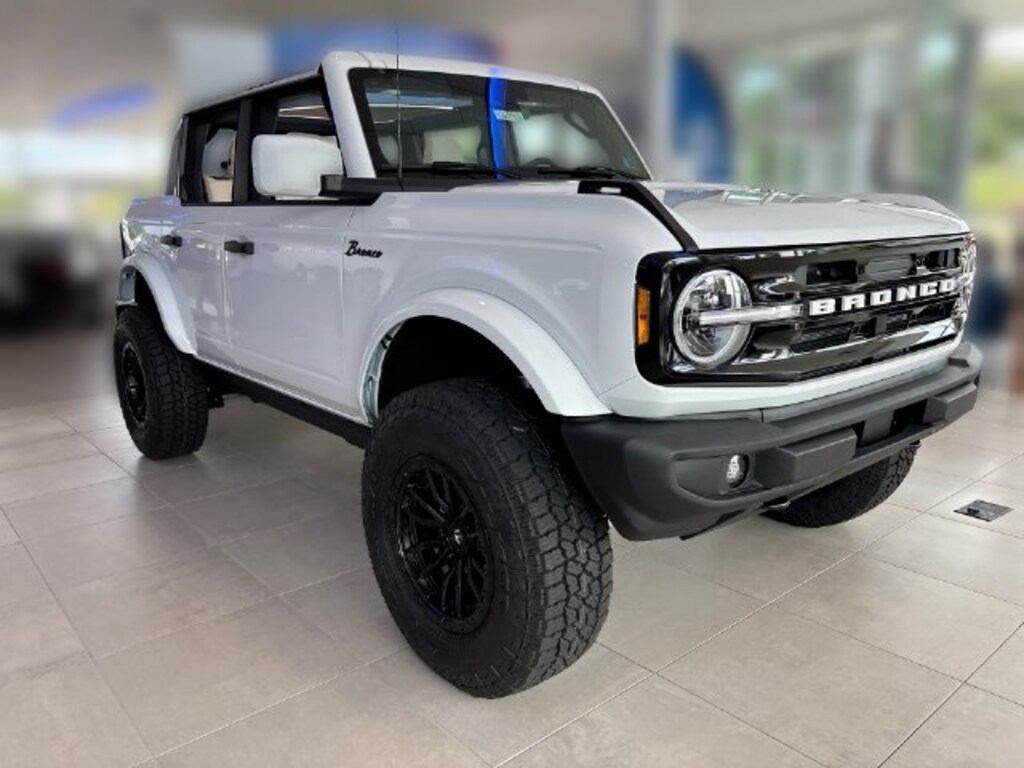 New 2026 Ford Bronco Outer Banks Kustom 4D Sport Utility