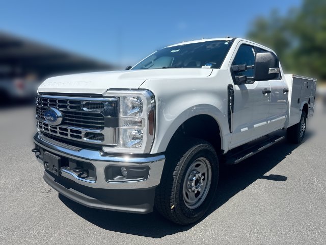 2026 Ford F-350 Chassis 4D Crew Cab/Chassis 
