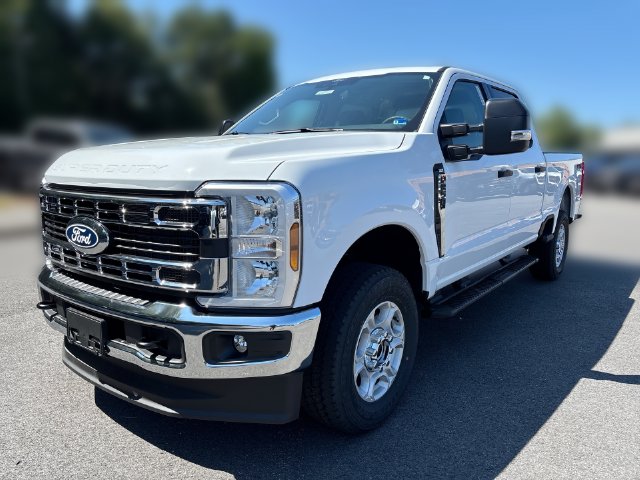2027 Ford F-250 XLT 4D Crew Cab