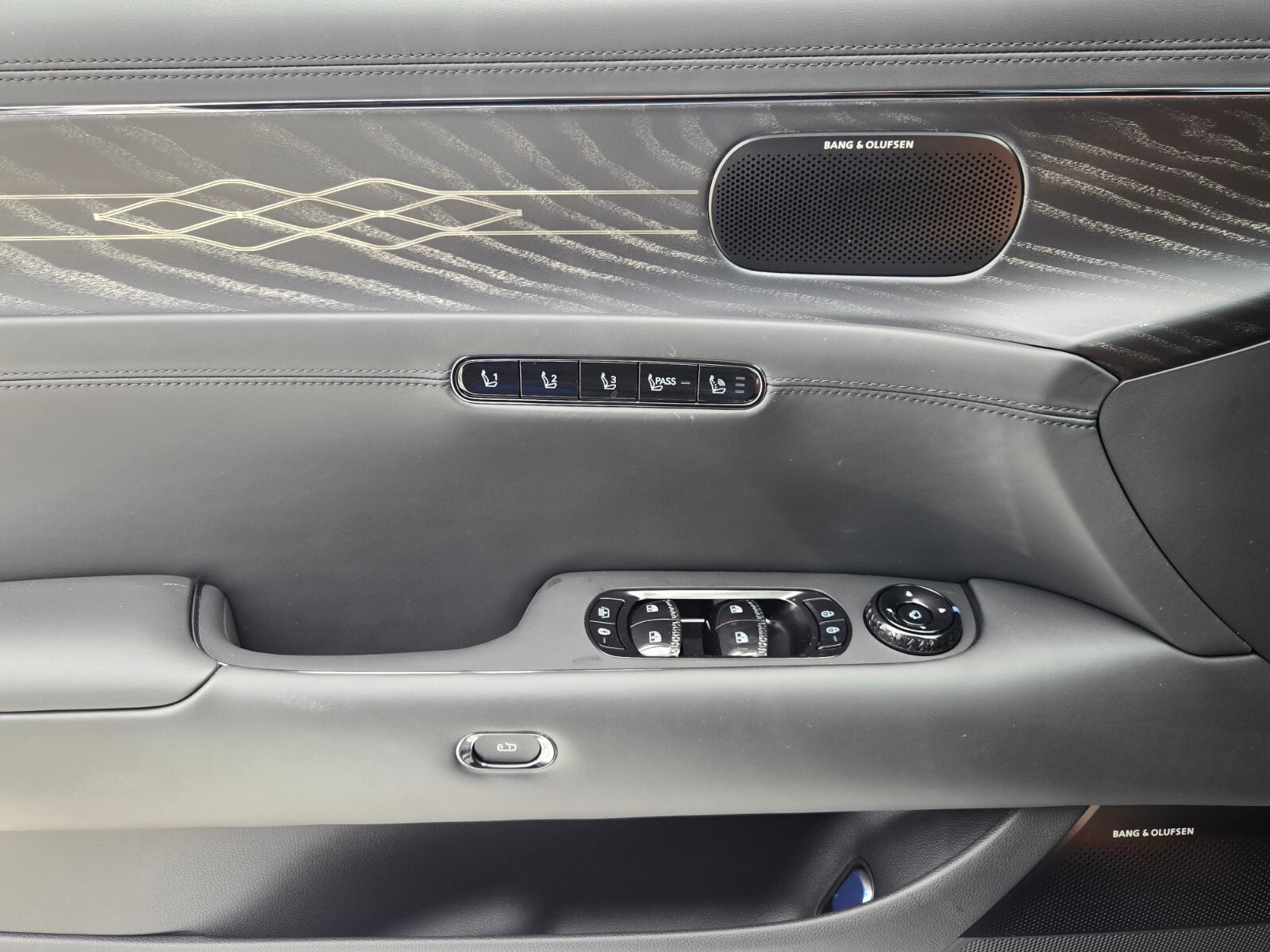 2026 GENESIS G90 Prestige Black - Photo 13