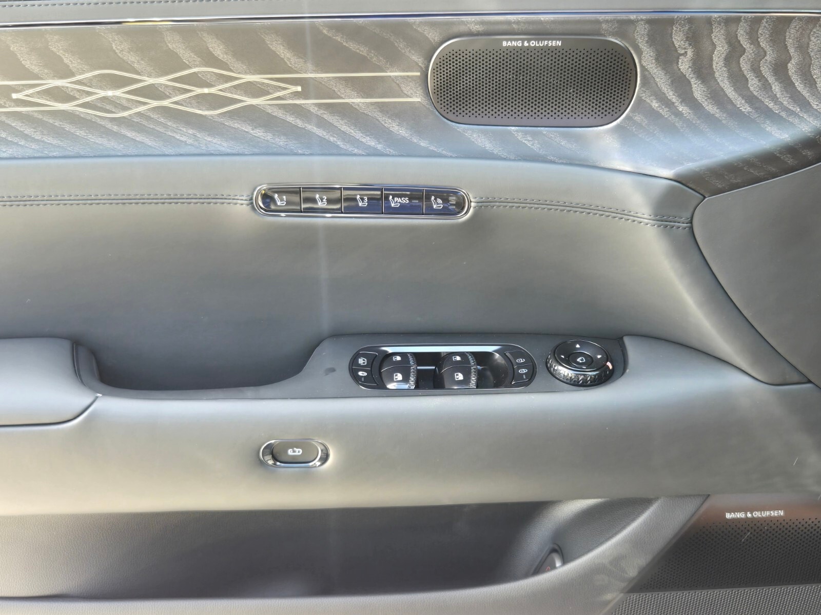 2026 GENESIS G90 Prestige Black - Photo 13