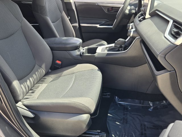 2024 Toyota RAV4 LE - Photo 16