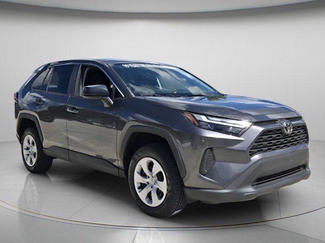2024 Toyota RAV4 LE - Photo 8