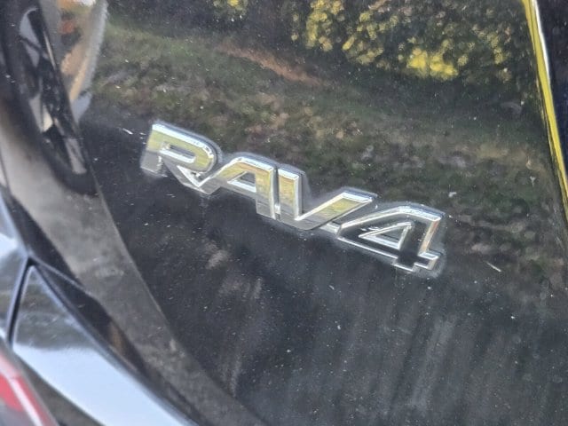 2018 Toyota RAV4 SE - Photo 9