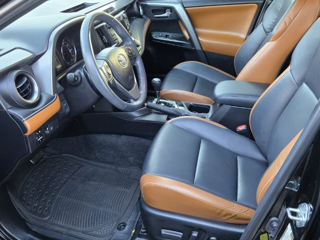 2018 Toyota RAV4 SE - Photo 11