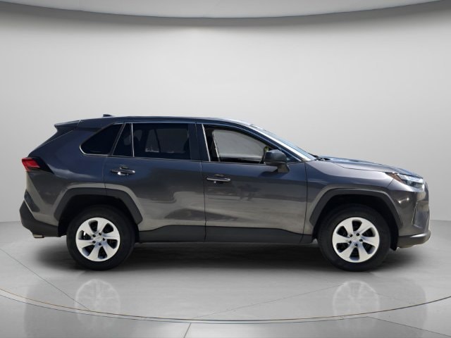 2024 Toyota RAV4 LE - Photo 7