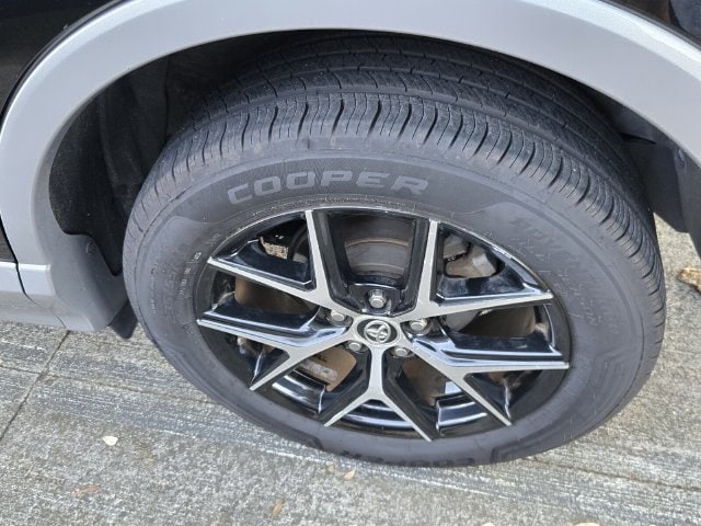 2018 Toyota RAV4 SE - Photo 10
