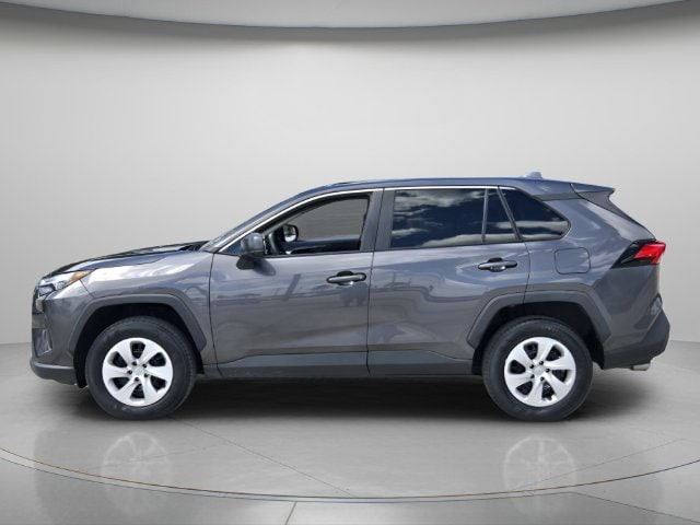 2024 Toyota RAV4 LE - Photo 3