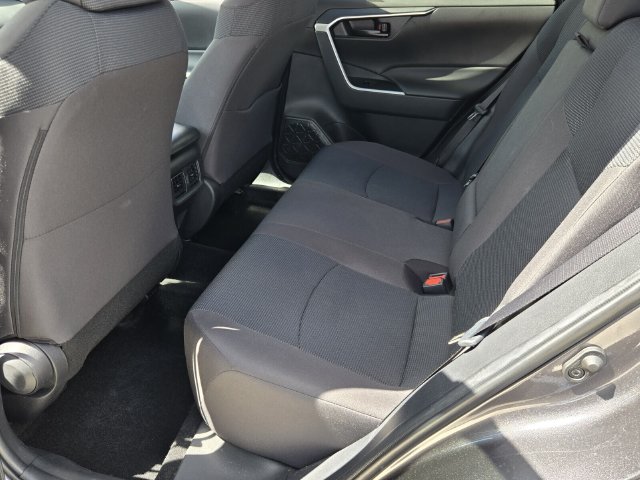 2024 Toyota RAV4 LE - Photo 11