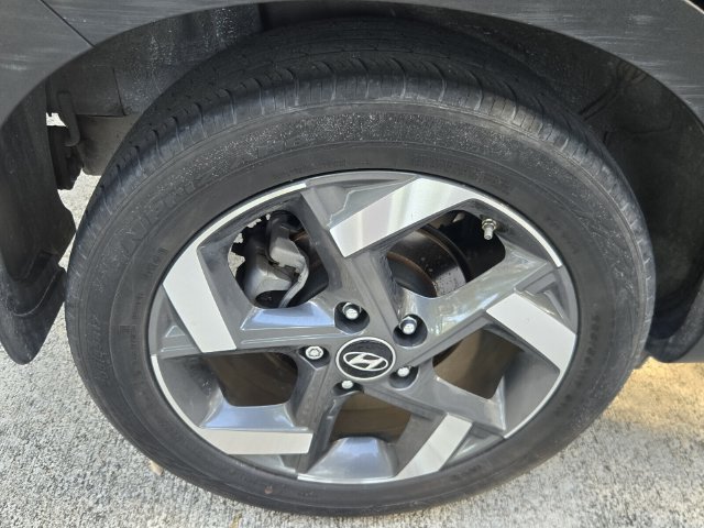 2024 Hyundai Venue Limited - Photo 12