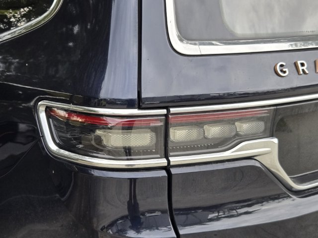 2023 Jeep Grand Wagoneer Series III - Photo 8