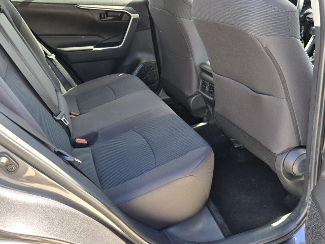 2024 Toyota RAV4 LE - Photo 15