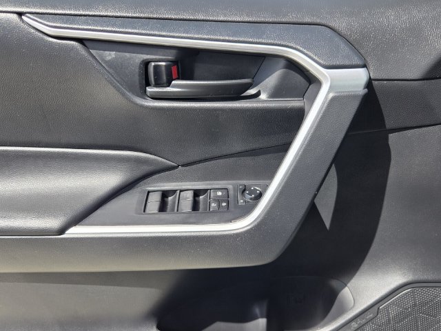2024 Toyota RAV4 LE - Photo 25