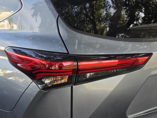 2022 Toyota Highlander XLE - Photo 8