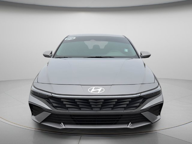 Used 2025 Hyundai Elantra SE Sedan