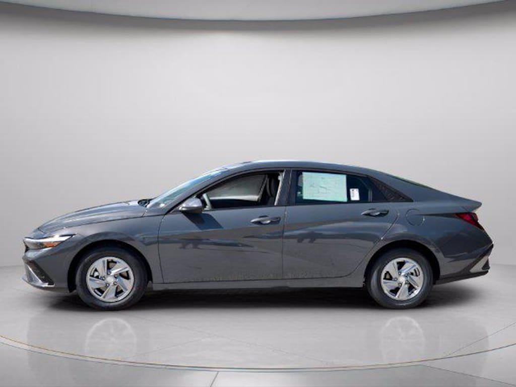 New 2026 Hyundai Elantra SE Sedan