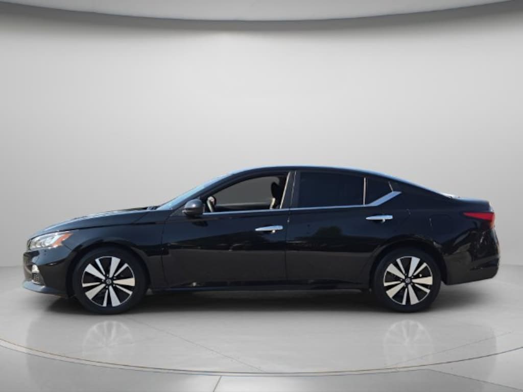 Used 2021 Nissan Altima 2.5 SV Sedan