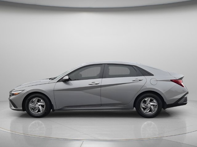 Used 2025 Hyundai Elantra SE Sedan