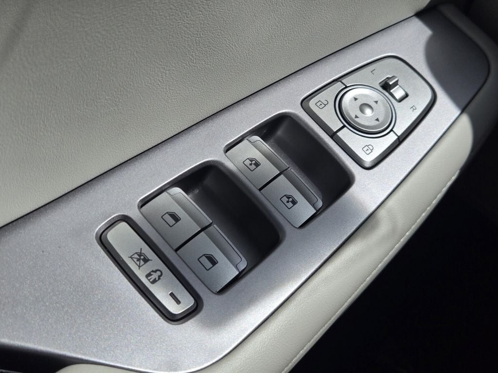 2025 Hyundai Palisade Limited - Photo 24