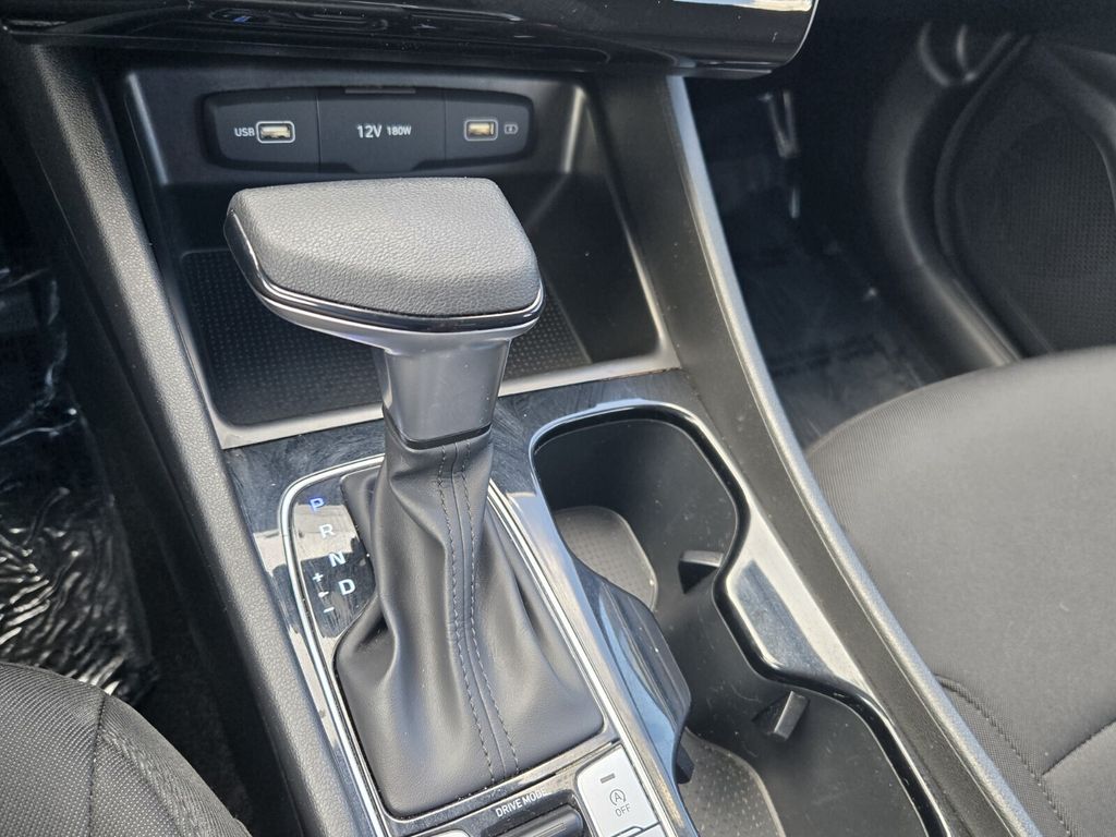 2024 Hyundai Tucson SE - Photo 17