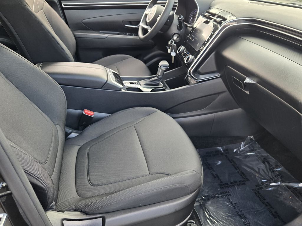 2024 Hyundai Tucson SE - Photo 16