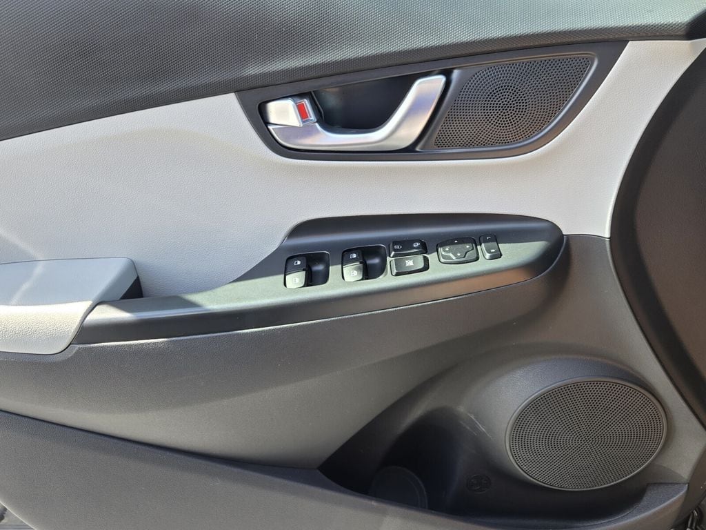 2023 Hyundai Kona SEL - Photo 28