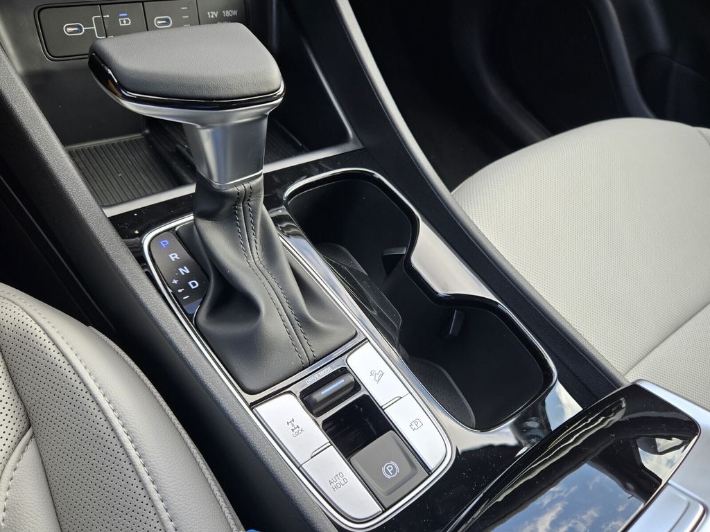 2026 Hyundai Santa Cruz Limited - Photo 9