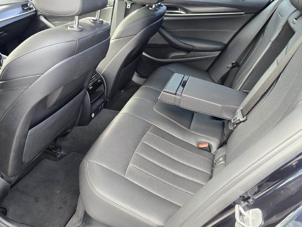 2021 BMW 5 Series 530i - Photo 11