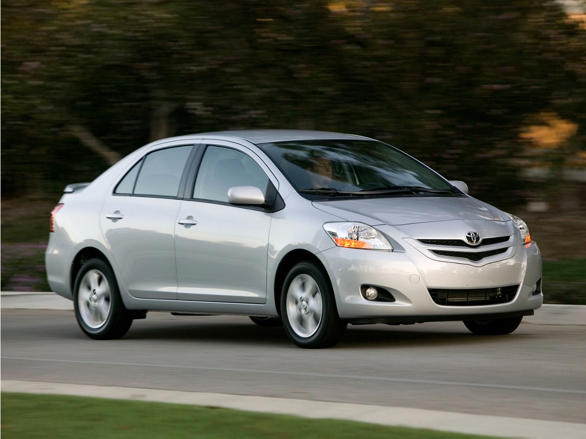 Toyota Yaris