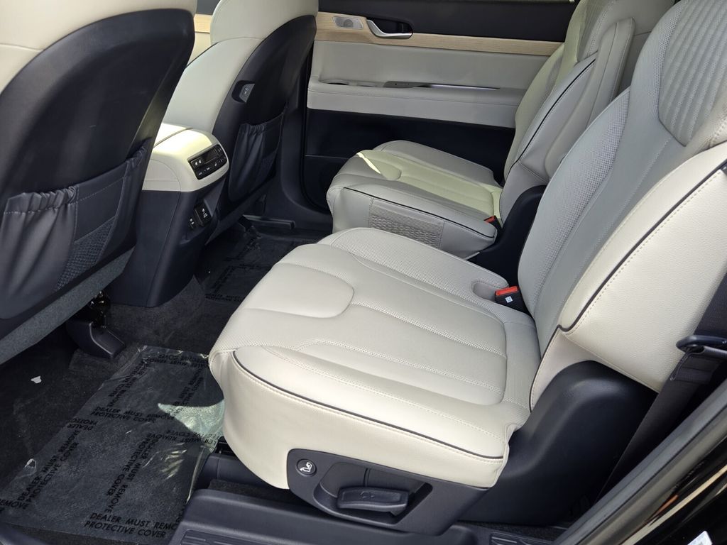 2025 Hyundai Palisade Limited - Photo 11