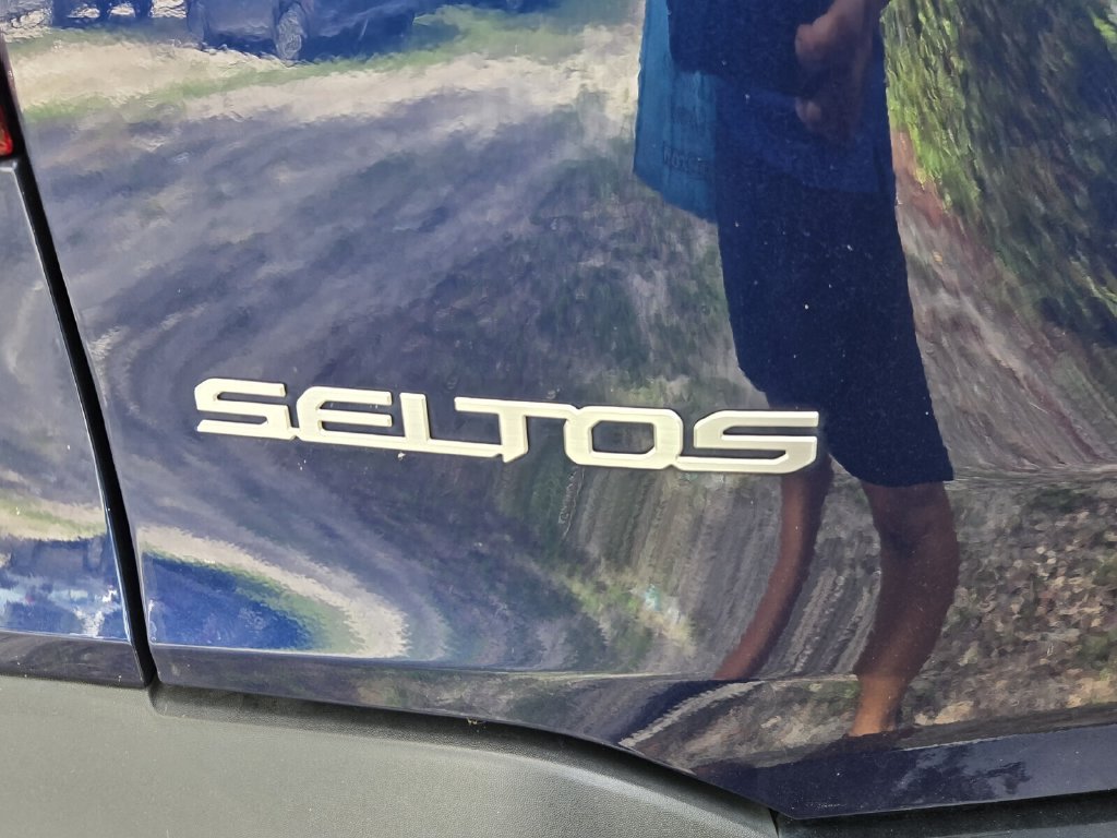 2025 Kia Seltos EX - Photo 10