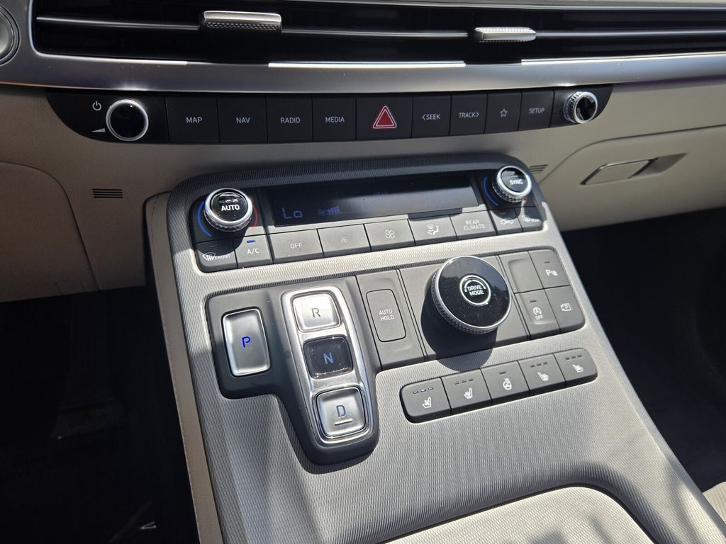 2025 Hyundai Palisade Limited - Photo 18