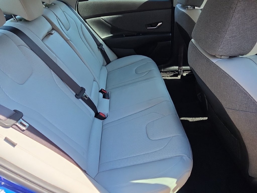 2025 Hyundai Elantra Limited - Photo 15