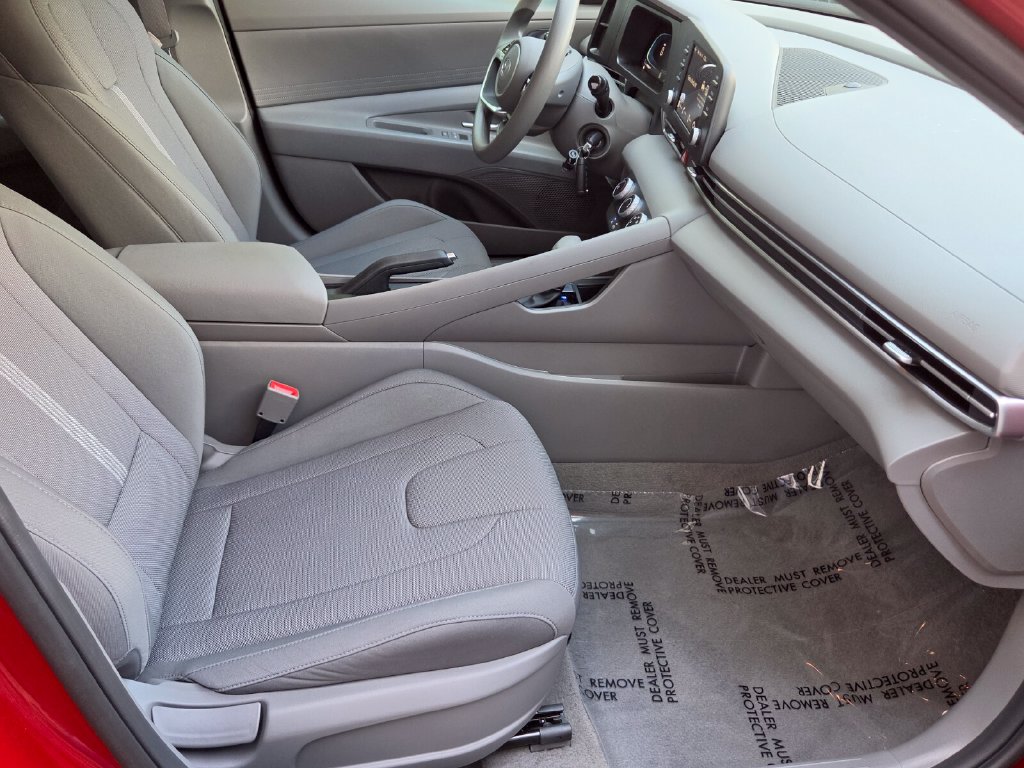 2026 Hyundai Elantra SE - Photo 13